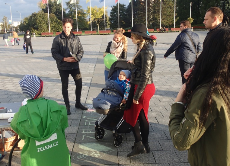 PhDr. Matěj Stropnický při diskusi na náměstí